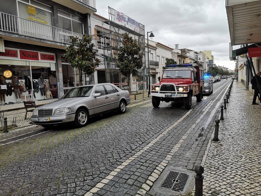 Acidente em Almeirim com carro e moto