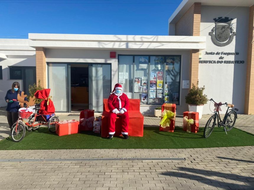 Pai Natal vai a Benfica e recolhe brinquedos para entregar à Proabraçar