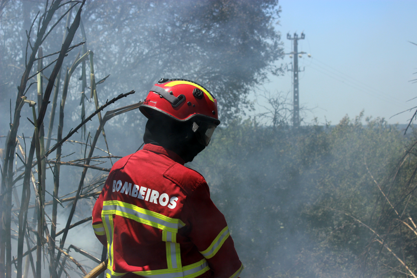 Governo decreta um dia de luto nacional pelas vítimas dos incêndios