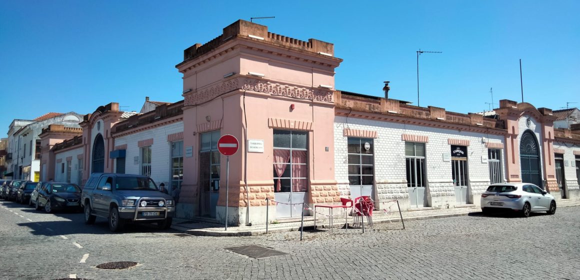 Degustação da gastronomia e vinhos de Almeirim no Mercado Municipal de Almeirim