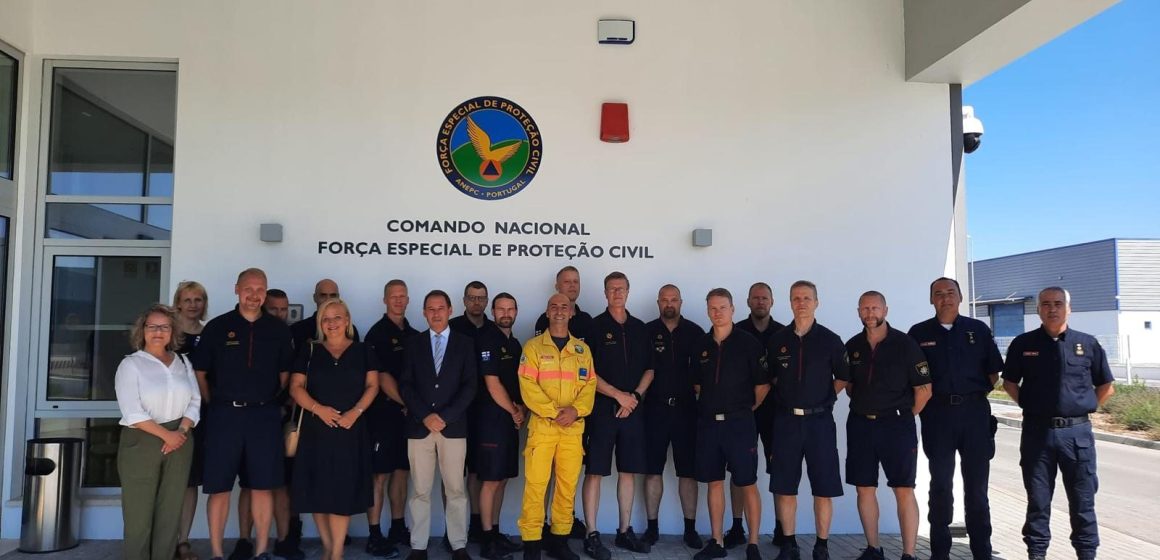 Embaixadora da Finlândia visita Comando Nacional da FEPC em Almeirim