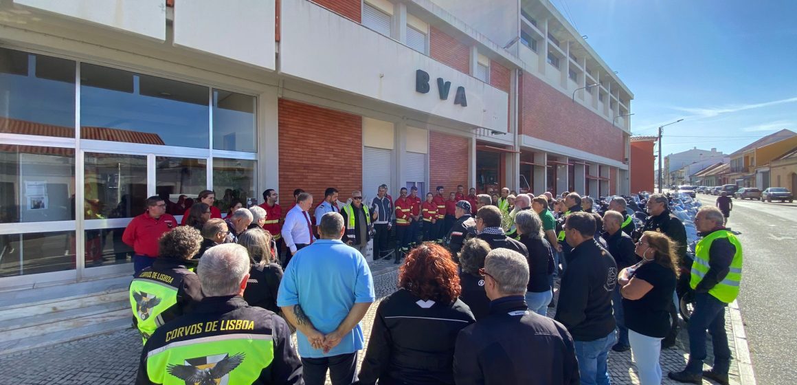 Dezenas de motociclistas prestam homenagem aos Bombeiros Voluntários de Almeirim